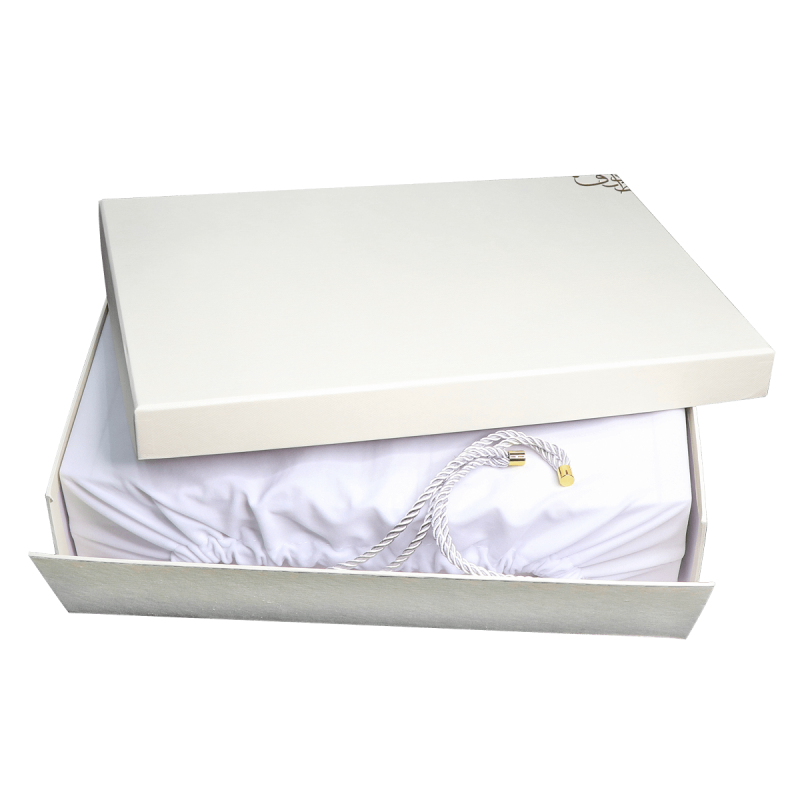 Diwan Box 1 de Taif Al Emarat avec flacon de parfum Musc Violet, bouteille élégante et parfum floral violet.